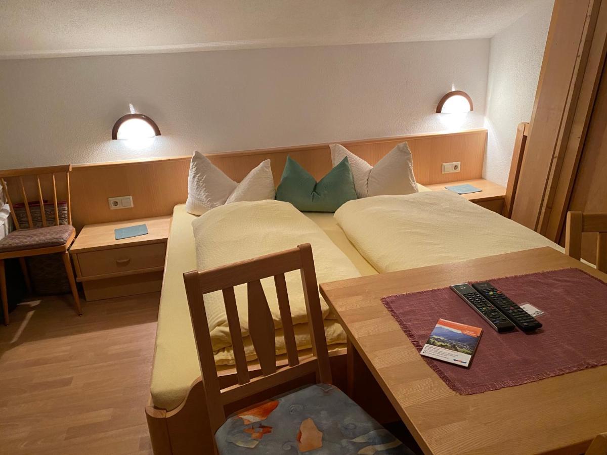 プフンツAparts Handle Und Haus Bergblickアパートメント エクステリア 写真